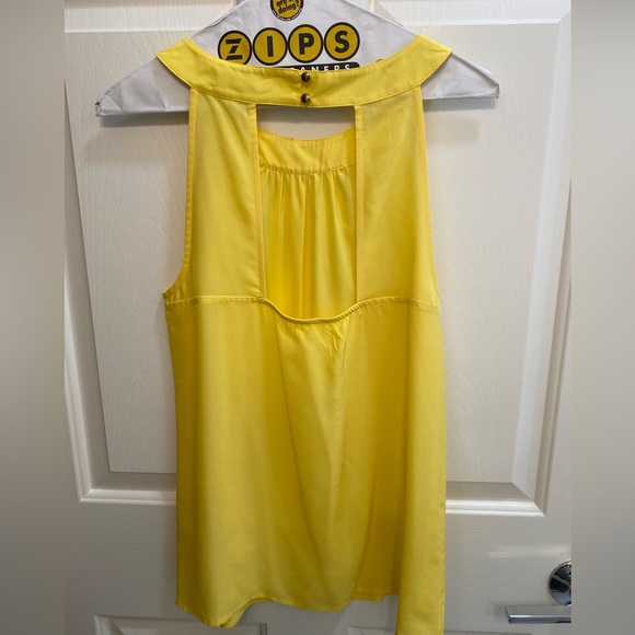 Banana Republic tank blouse. Open back with buttons. Size 8. - Picture 2 of 5